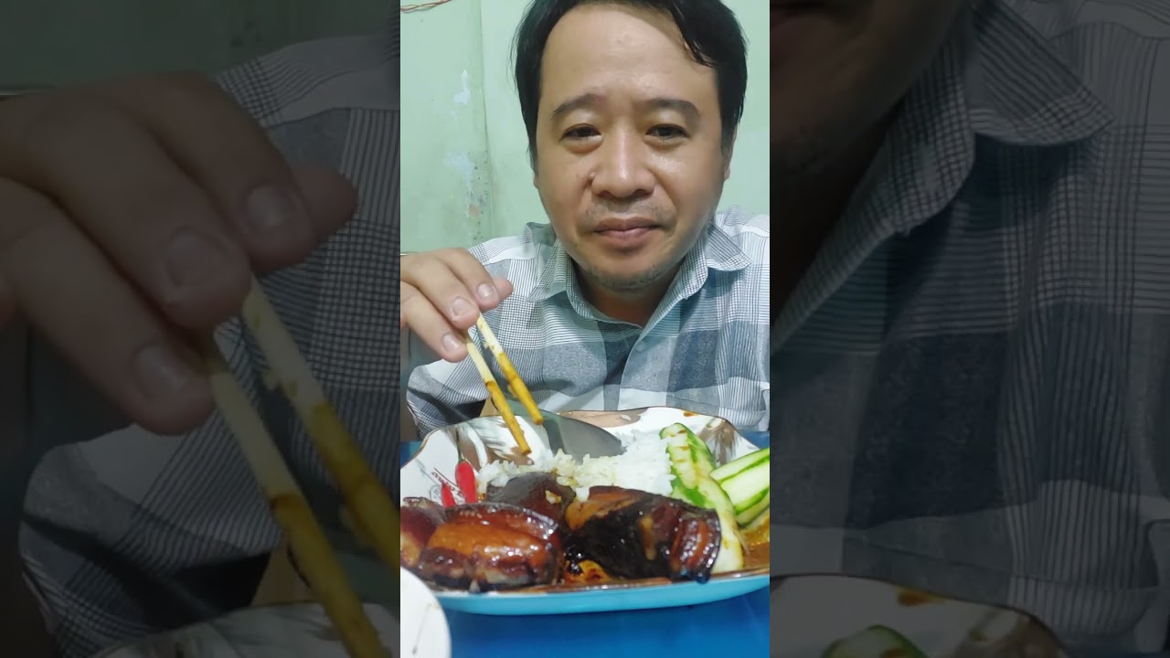 Cơm  dưa  leo thịt ba rọi kho kẹo.. 