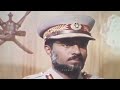 السلطان قابوس أثناء ترقية عدد من الضباط إلى رتبة مقدم ١٩٧٦م 