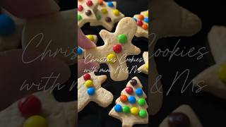 It’s becoming more festive with these yummy #christmascookies with mini M&Ms 🤩🎄!