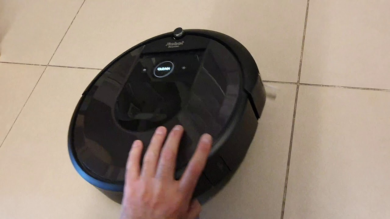 Irobot Roomba I7 Clean The Brushes Upside Down Youtube