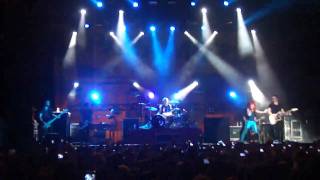 Hayley introduce Paramore - @chevrolethall BH 17/02