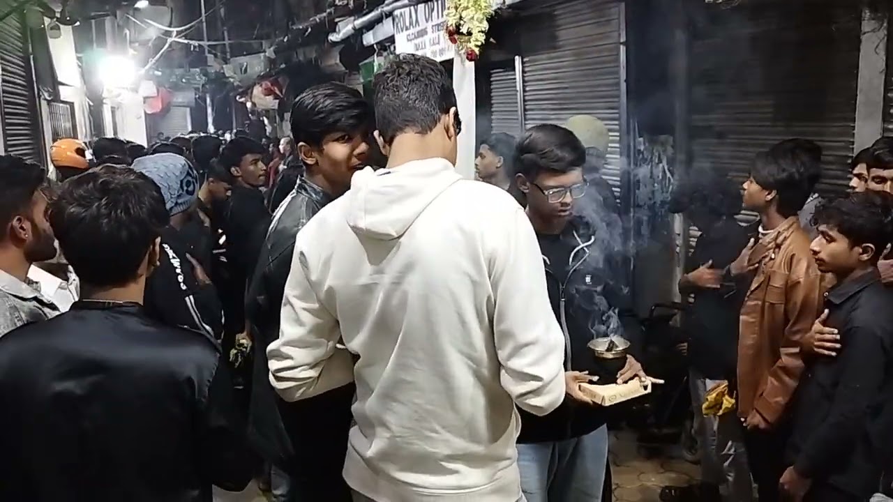 Anjuman mohibbane ahlebait Kolkata taboot imam musaye kazim as me nauha khani kartey huey 