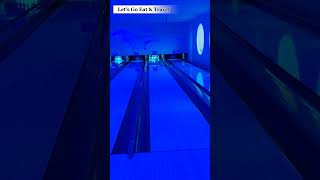 เล่นโบว์ลิ่ง ยังไง? ให้สไตรค์ ในครั้งแรกที่เล่น อายุเท่าไหร่ก็เล่นได้นะ ที่ blu-o bowling  #shorts