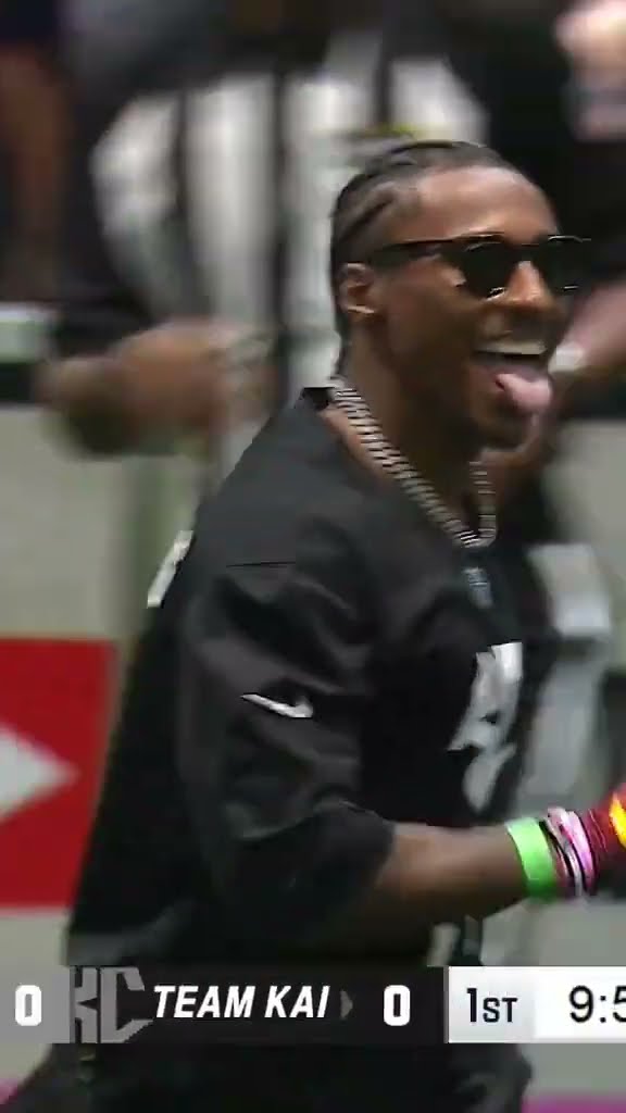 turn back the clock ?️ #michaelvick #deestroying #flagfootball #nfl #superbowl #SBLIX