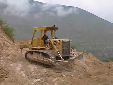 Resultado de imagen para tractor oruga komatsu en la sierra