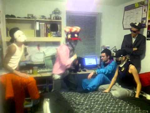 Funny head bobbing caught on camera - YouTube