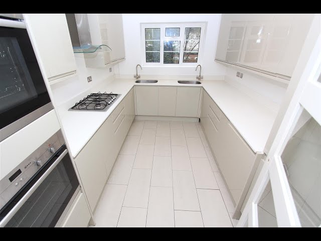 Video 1: Spacious Living Room