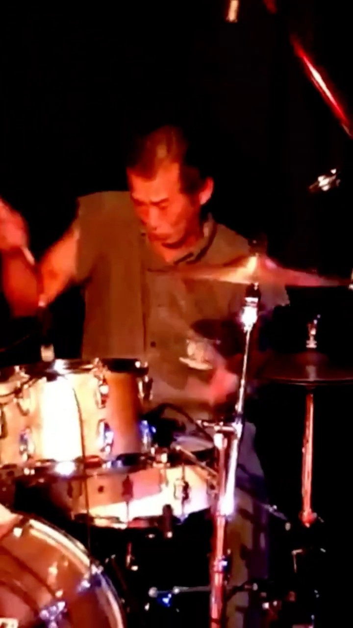 クールス drum solo 40th LIVE (2015) - YouTube