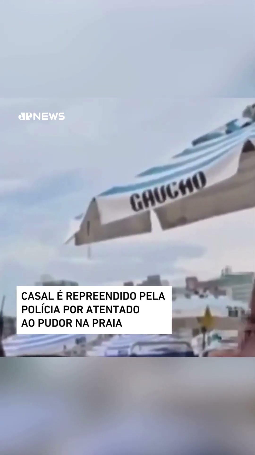 Casal é repreendido pela polícia por atentado ao pudor na praia