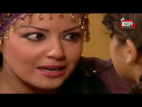 ريا وسكينة بديعة جريت على سكينة عشان تنقذها من أمها بس للاسف طلعت زيها
