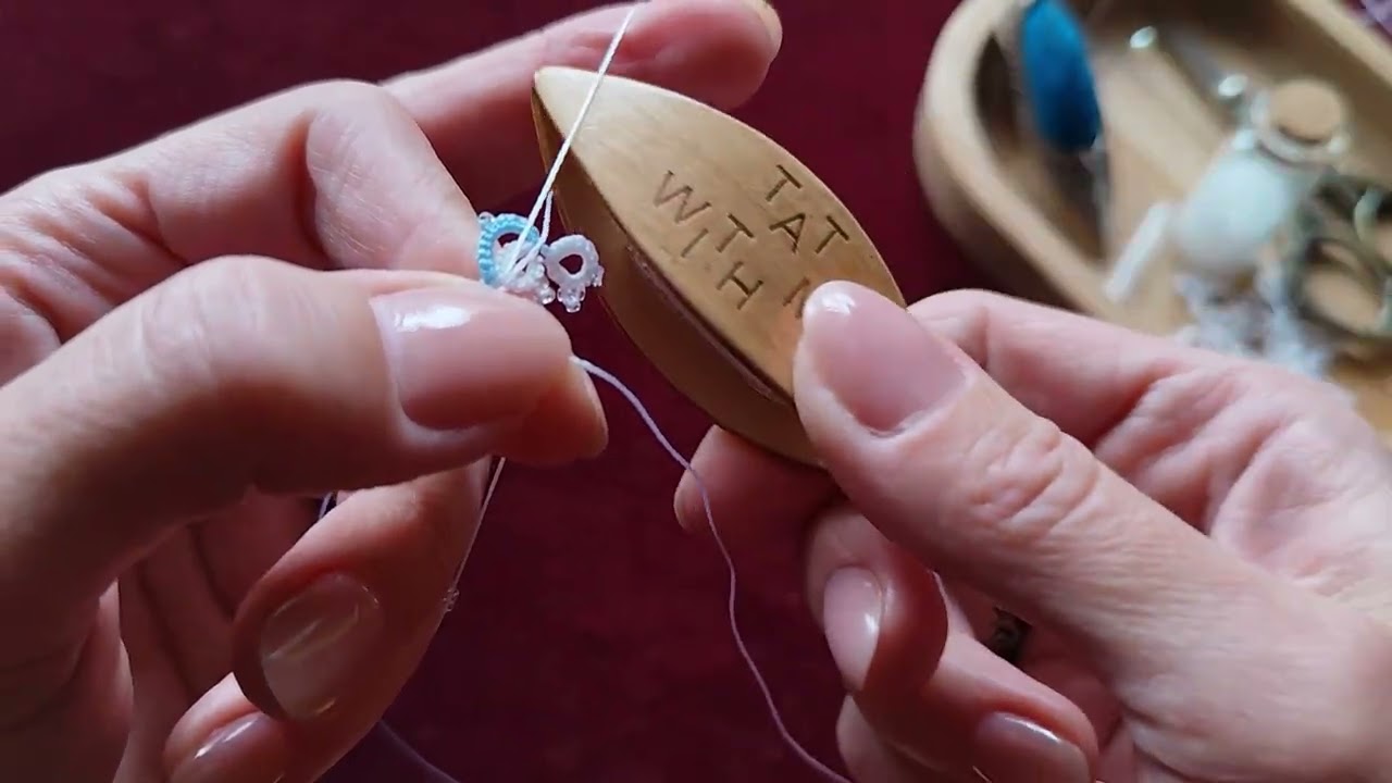 "Волшебное превращение снежинки". Снежинка с бисером 