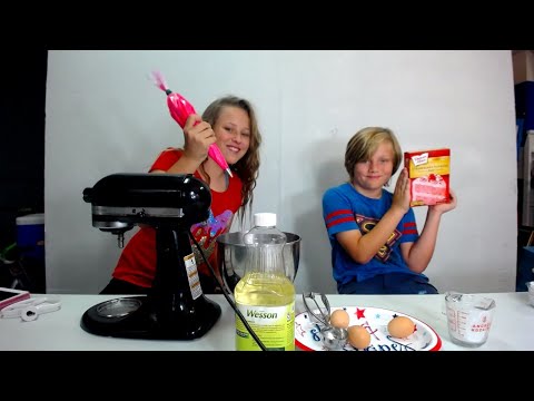 TYNYS making Cupcakes!!! Homemade icing