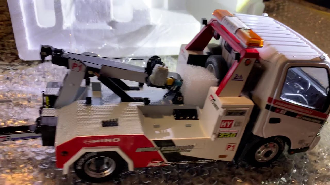 1/18 日野 HINO 300 Tow Truck 1/18 Tiny Hino 300 Flatbed Tow Truck with Lights SF Express