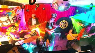 PLASTIKO PRENDE LA LUZ STREAMING