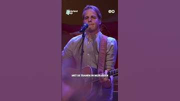 Matthijn Buwalda zingt live 