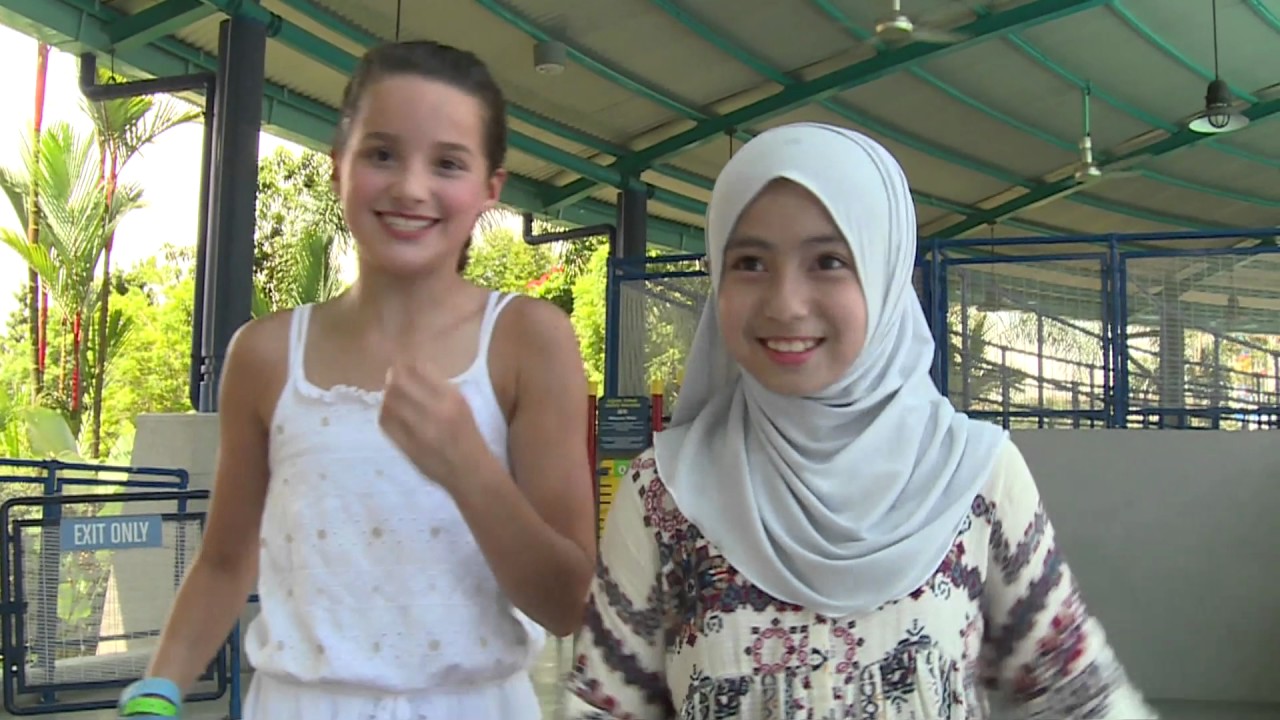 vlogs in spanish Off to Legoland Malaysia with Our New Friends | LEGO Friends | Bratayley