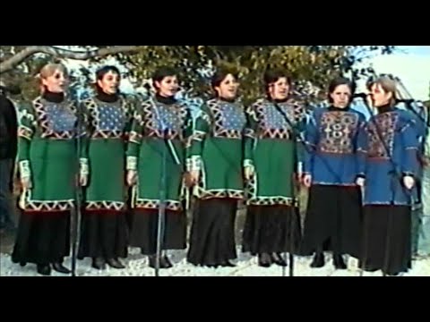 ქალთა ანსამბლი „წითელი ვარდები“ (ქ. ტყიბული, ხელმძღვანელი გლედის ცნობილაძე)