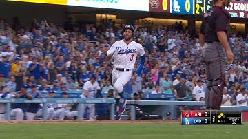 ARI@LAD: Grandal laces an RBI double to left-center