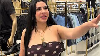 Comprando ropa para el día del padre Roldán muy contento mira todo lo que lleva 
