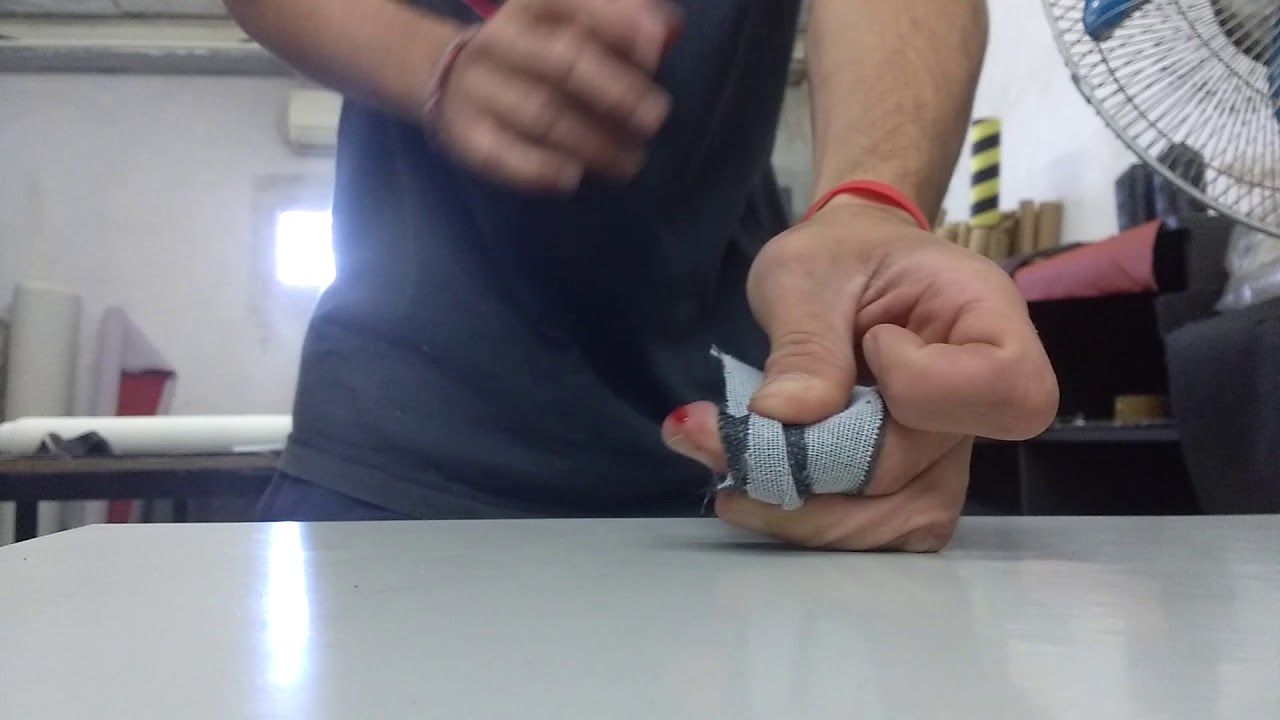 Accidente Laboral,Cómo Sacarse Una Grampa Del Dedo a Lo Macho! - YouTube