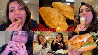 What I Eat In A Day | Purane Vlog Dekh Kar Bhot Bura Lagta Hai | Chole Bhature, Crispy Burge, Dosa