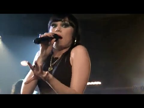 7 Times Singers Completely LOST the KEY (Out of Tune) Live