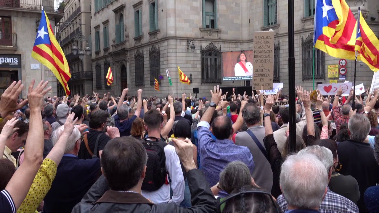 el nacional sucesos Colau, escridassada al final del seu discurs