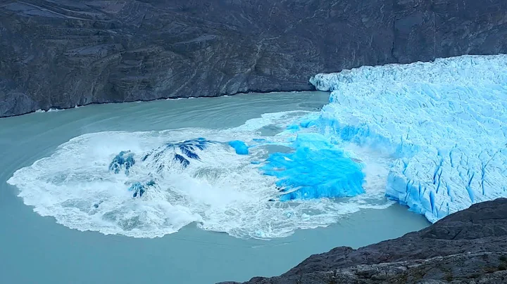 INCREDIBLE COLLAPSE TRIGGERED BY GLACIER CALVING | South America, Chile - DayDayNews