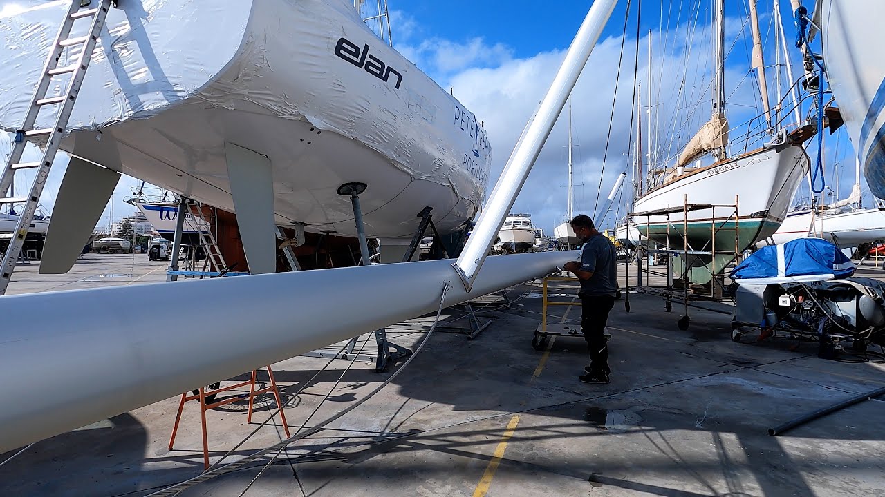 New Elan I45   Installing Mast