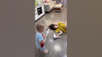 Mẹ giả vờ bị điện giật để xem phản ứng của bé và cái kết cứu cưng muốn xỉu #baby #beyeu #babycute