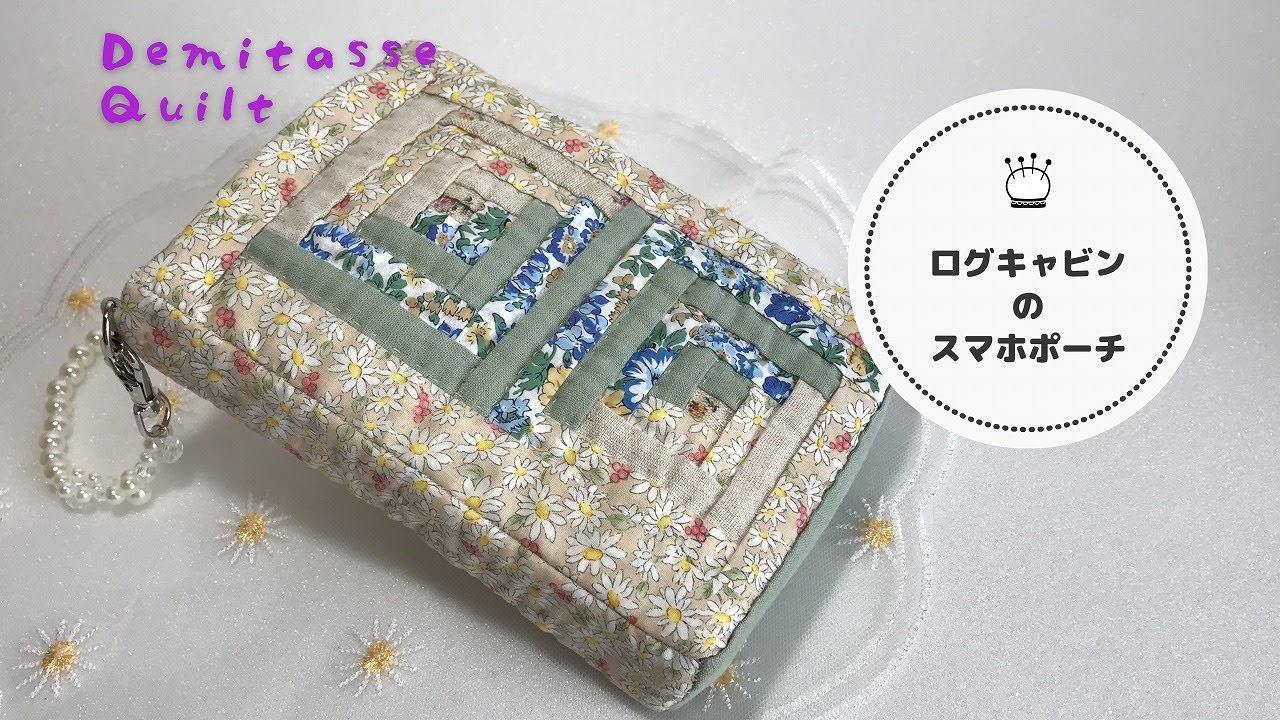 Я сшила чехол для телефона в виде бревенчатого домика.