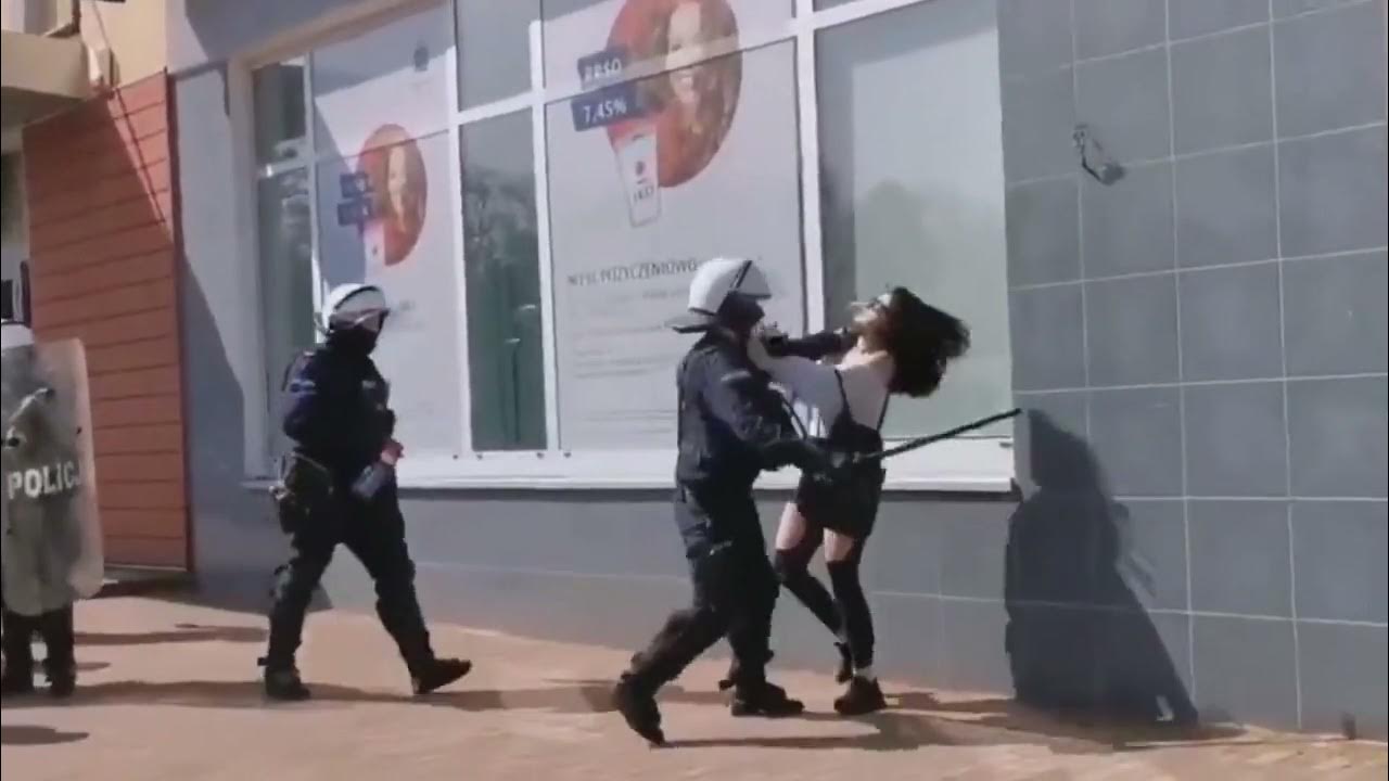 Нападение на сотрудников сегодня. Полиция Франции избивает демонстрантов. Польская полиция.