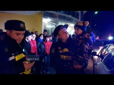 ქუჩაში დაკარგული ბავშვი პატრულმა მშობელს დაუბრუნა