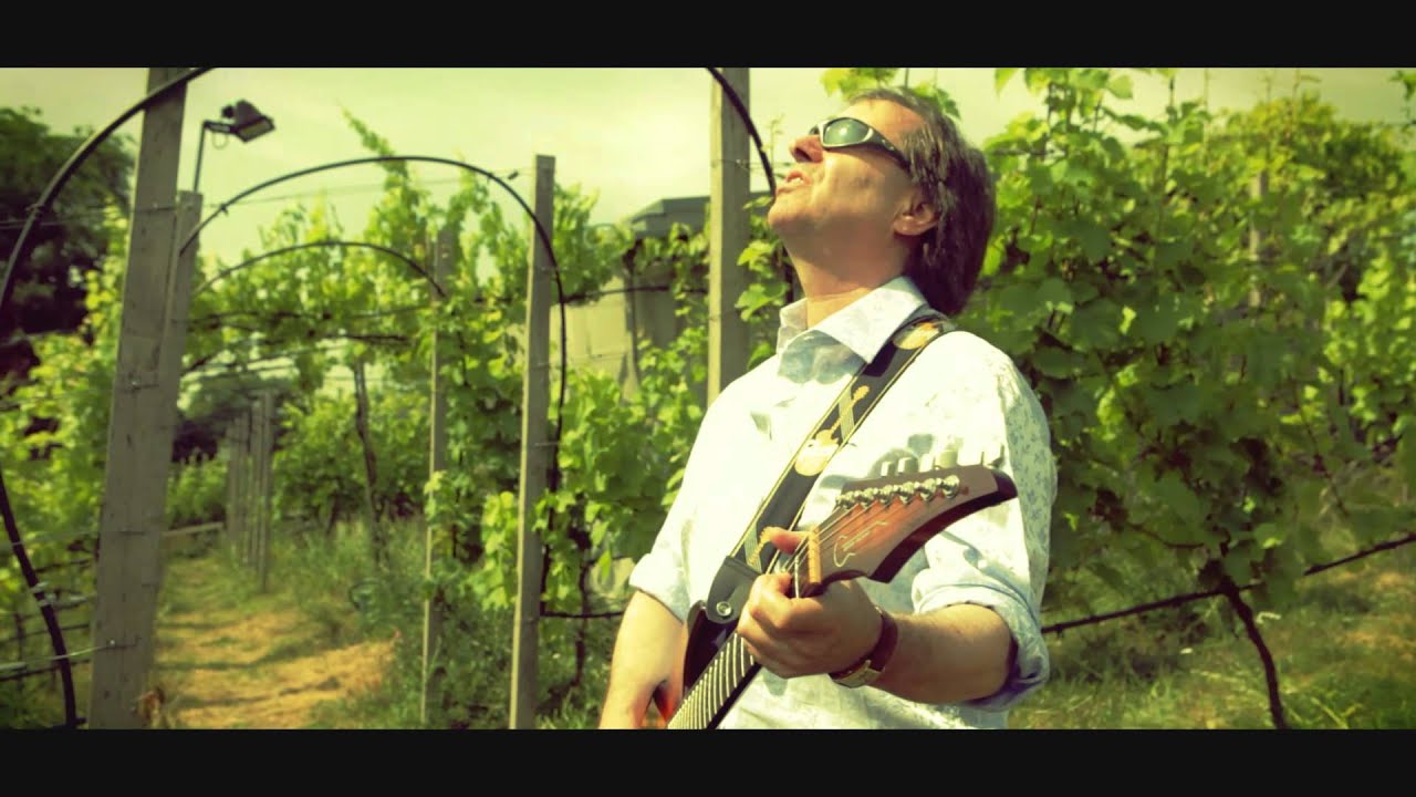 Guarda Chris de Burgh - S.O.S. (Official) su YouTube Guarda Chris de Burgh - S.O.S. (Official) su YouTube