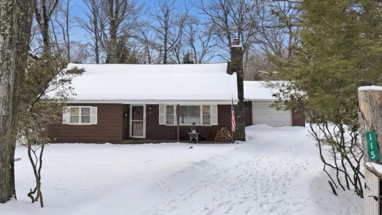 115 Crest Dr, Lake Harmony, PA