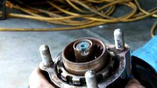 Breakdown of the final drive to see 1 of the 2 bad gears. Suzuki M50 HOW TO repair your final drive.