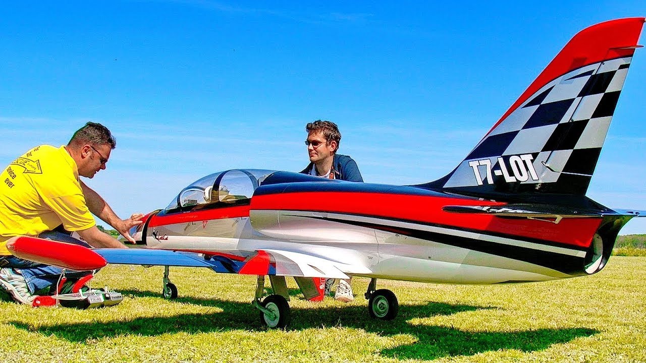 GIGANTIC XXXL RC L-39 ALBATROS SCALE MODEL TURBINE JET FLIGHT DEMONSTRATION hotliner kamelot