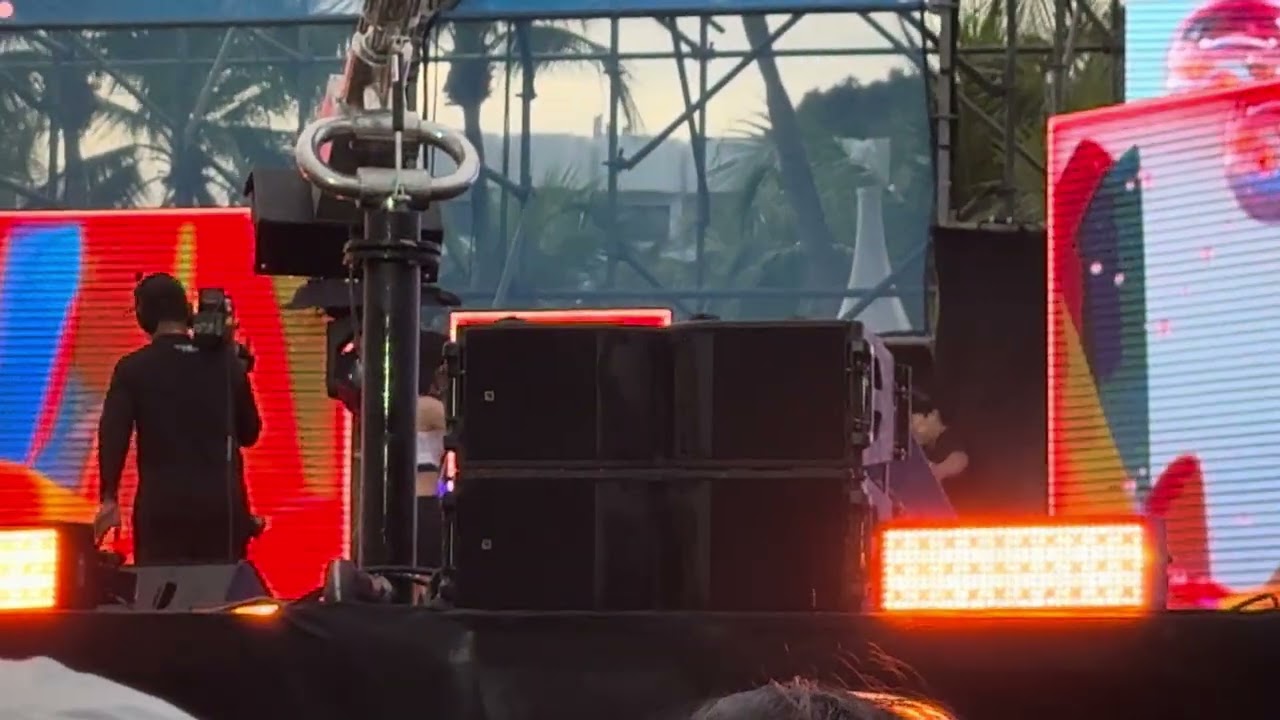 VIVIZ - BOP BOP! (Waterbomb Singapore 2024)