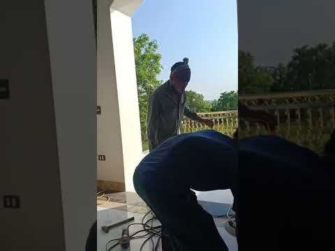 Video Trọng Thủy trực tiếp lắp đặt cổng inox mạ vàng ở Sầm... - youtube