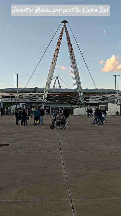Juventus Milan 05.10.2025...pre-partita, fuori dalla Curva Sud.