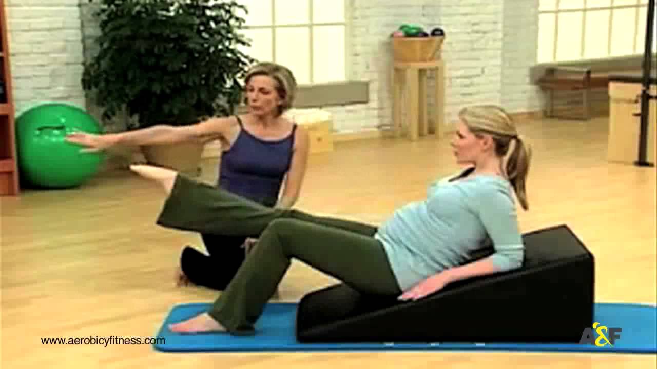 PILATES COMBINADO FLEXION Y EXTENSION DE PIERNA Y PIE SENTADO SOBRE EL EDGE STOTT PILATES YouTube