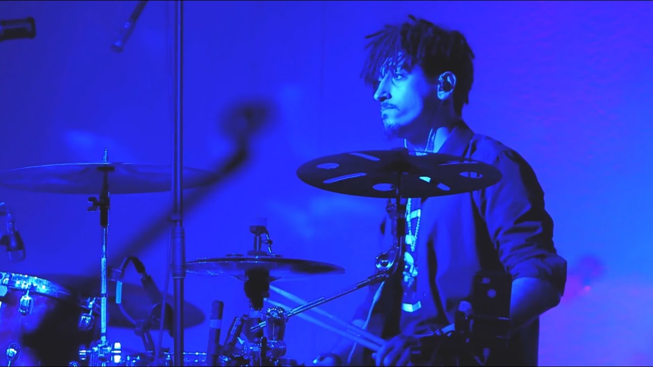 Almost Famous - Famous (Live at ''Almost Graduated'') - YouTube
