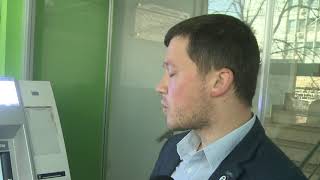 Schimb Dolari Și Euro La Un Bancomat?