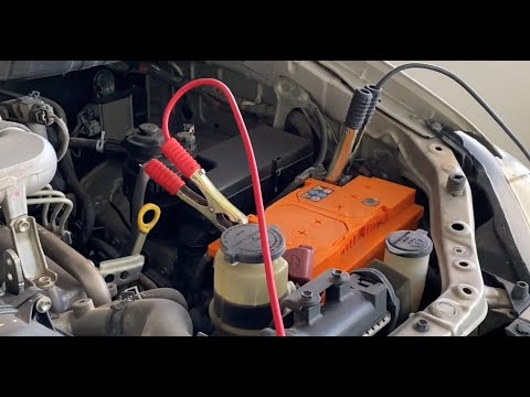 Video: Koj txuas av jumper cables qhov twg?