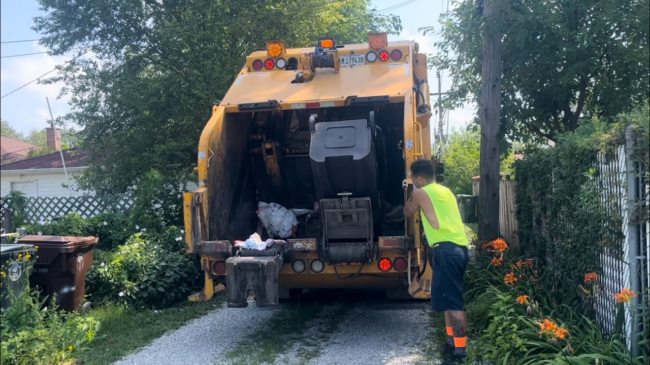 Skokie CCC Loadmaster Excel Rear Loader Garbage Truck