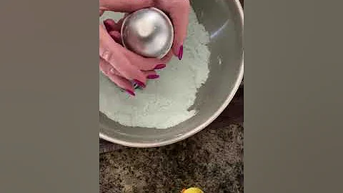 Bath bombs molding