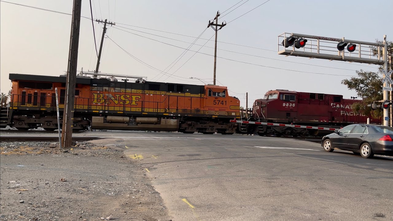 [4K 60FPS HDR] Railfanning the BNSF Stockton Sub in the Stockton Diamonds, CA, with a CP AC4400CW!