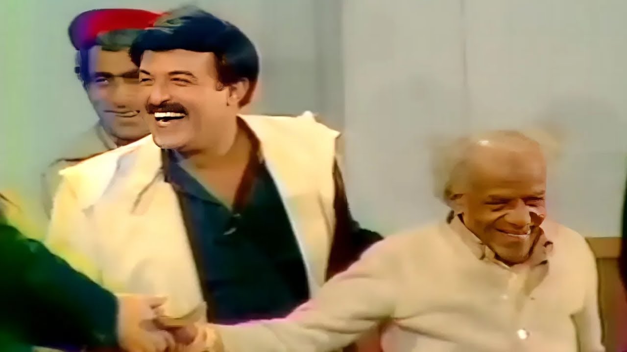 سمير غانم مش قادر يمسك نفسه من الضحك وهو بيتريق على الفنانين عمرو دياب واسعاد يونس 😂هتموت من الضحك 🤣