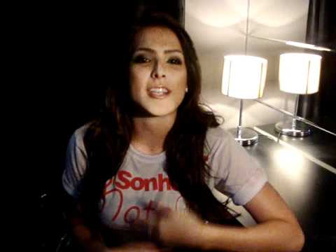 Miss Brasil Debora Lyra abraa a campanha Sonhos de Natal 2010