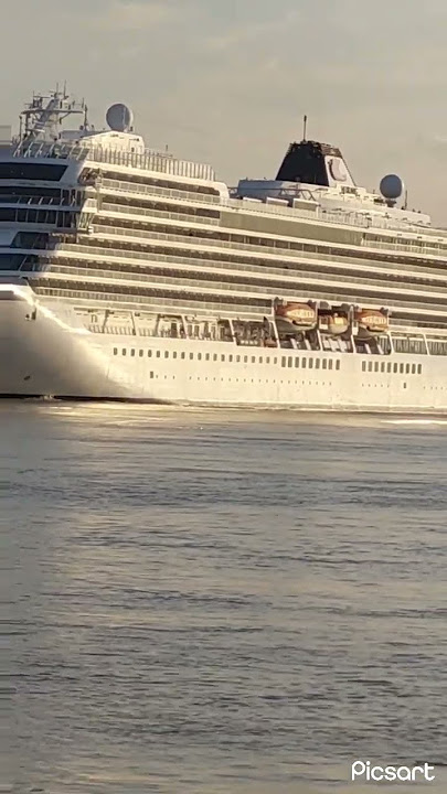 Small ship crossing Norwegian Sky#shipcrossing#norwegiansky#videovirl